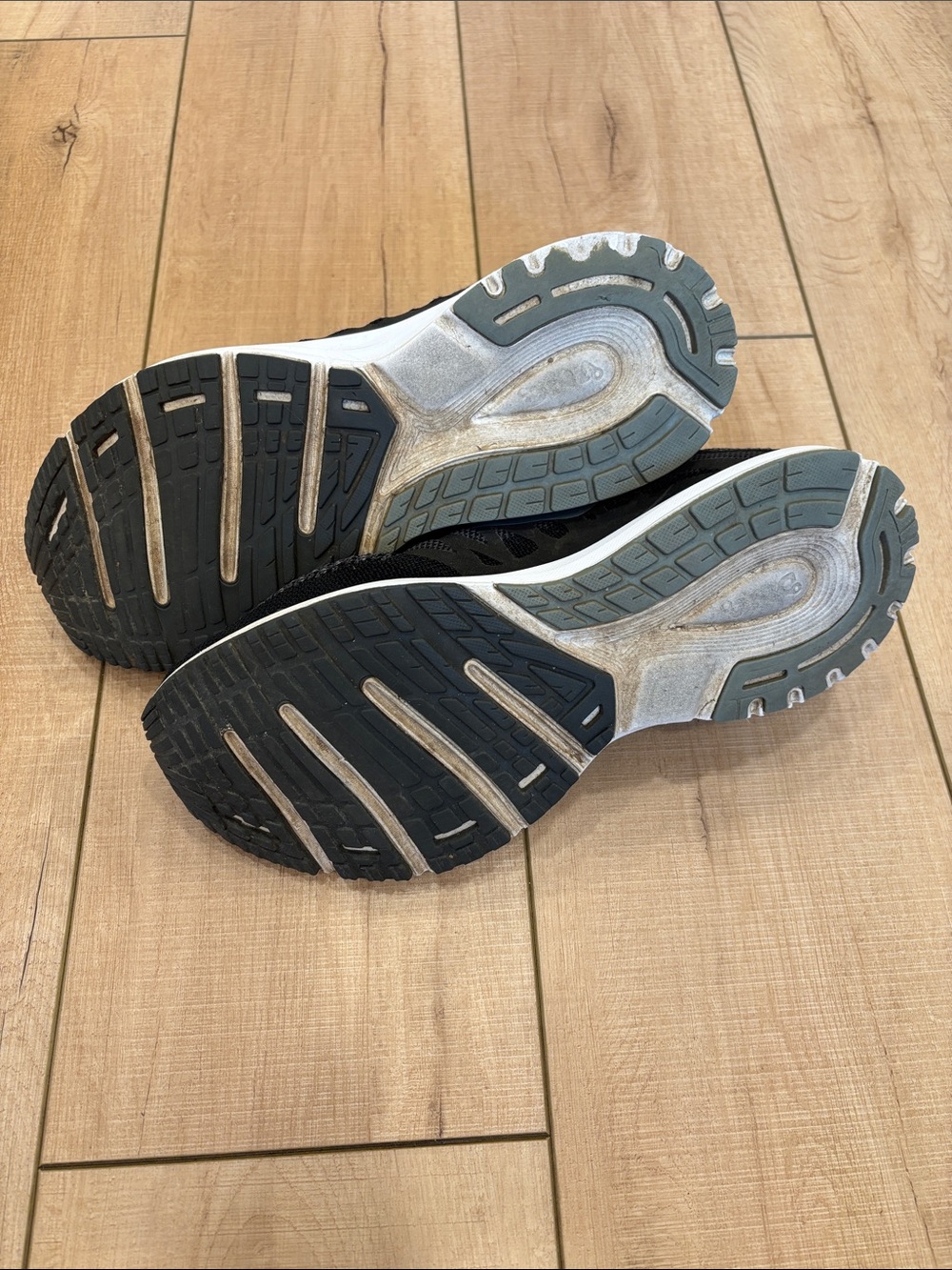 Brooks Revel Black & Gray Men's Running Shoes - Picture 6 of 10
